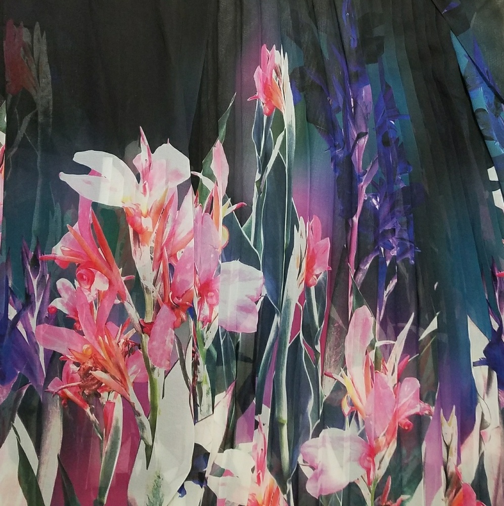 Sale!💗Bebe Flowing Floral Pleated Maxi Skirt - Picture 3 of 6
