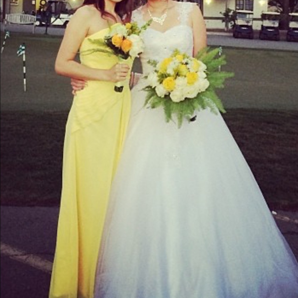 Gorgeous Prom/Bridal Dress Size (S/M)