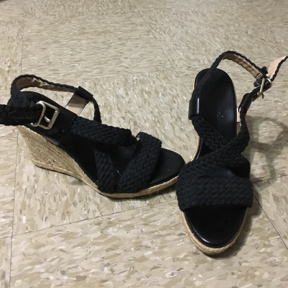 ✨BANANA REPUBLIC Wedges!✨