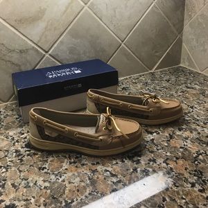 NWT, never been worn Sperry Top Sider Shoes sz 8M