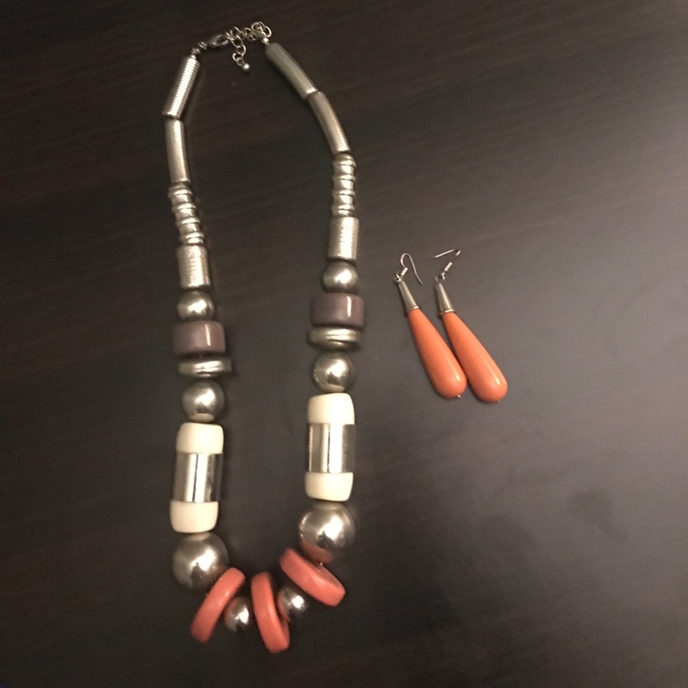 Earring and necklace set