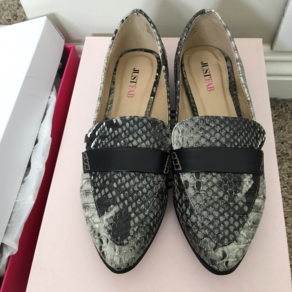 ❌SOLD❌ Shay Faux Snake Pointed Loafers ❌SOLD❌ - Picture 4 of 8