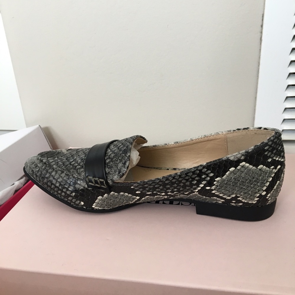 ❌SOLD❌ Shay Faux Snake Pointed Loafers ❌SOLD❌ - Picture 5 of 8