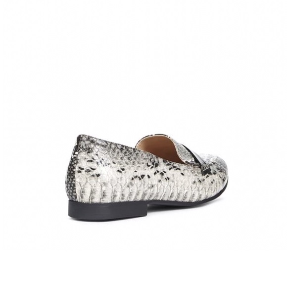 ❌SOLD❌ Shay Faux Snake Pointed Loafers ❌SOLD❌ - Picture 2 of 8