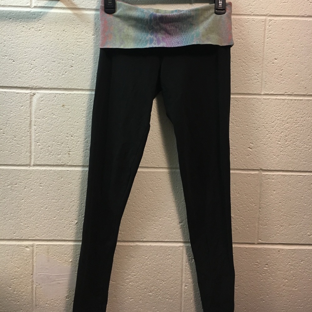 Victoria's Secret Pink black Capri yoga leggings