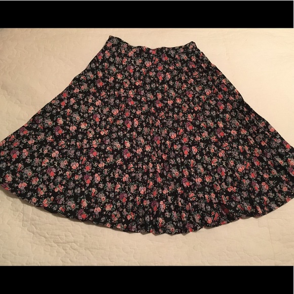 Cute Floral Midi Skirt - Picture 4 of 6