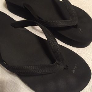 J. Crew flip flops black 9.5