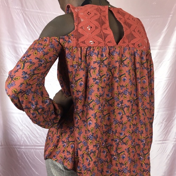Cold Shoulder Floral Print Boho Style Shirt - Picture 3 of 3