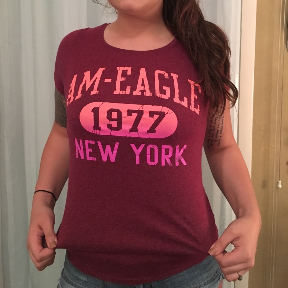 American eagle maroon graphic t-shirt