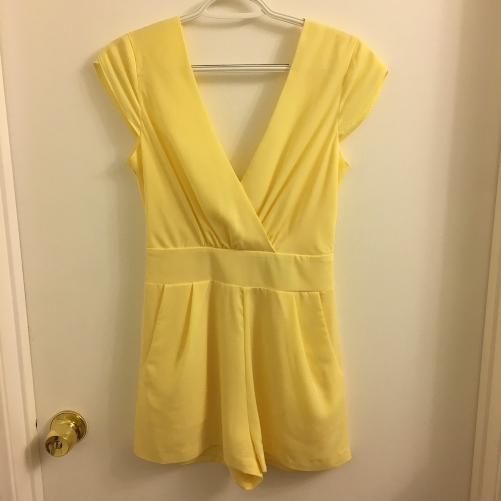 Bebe Yellow Bow Tie Romper Summer Dress