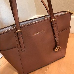 Michael Kors like new Purse