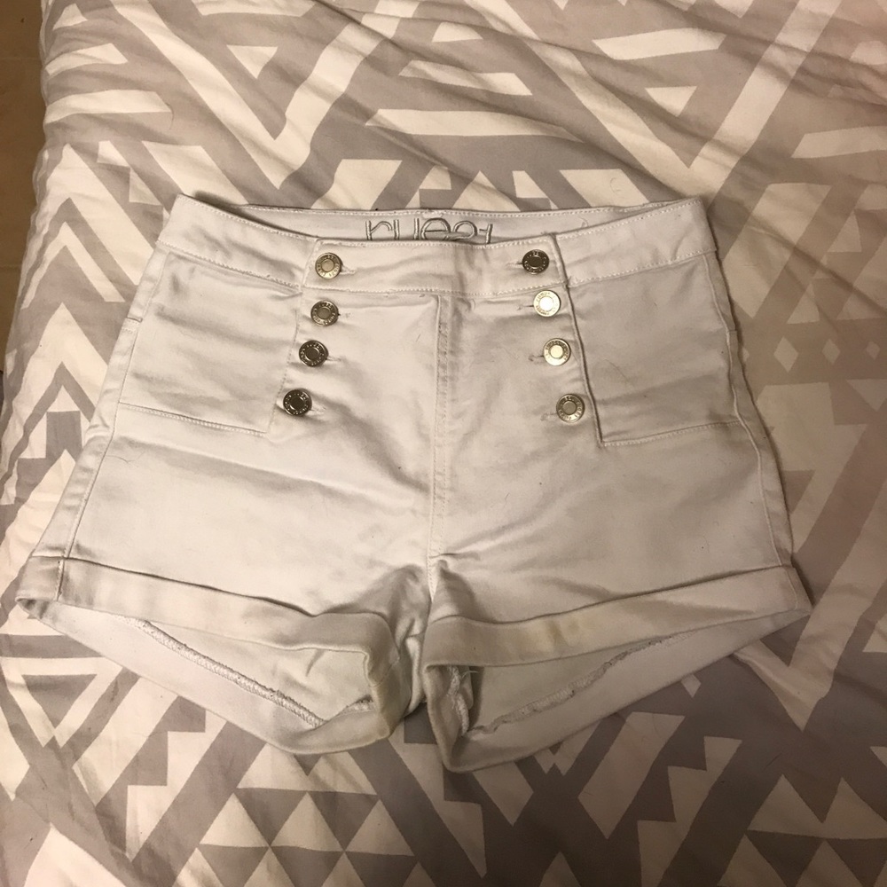 White shorts - rue21