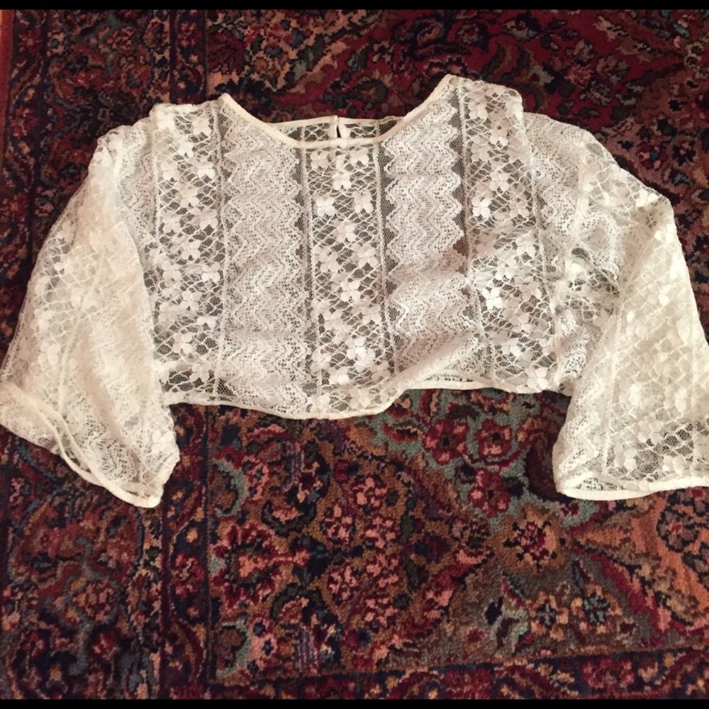 C'isa wide sleeved lace to pair with camisole/tank