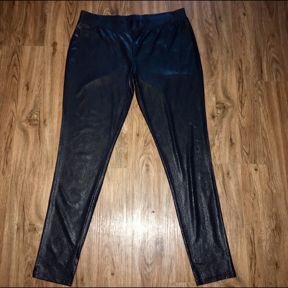 Python Print Leggings - image 1