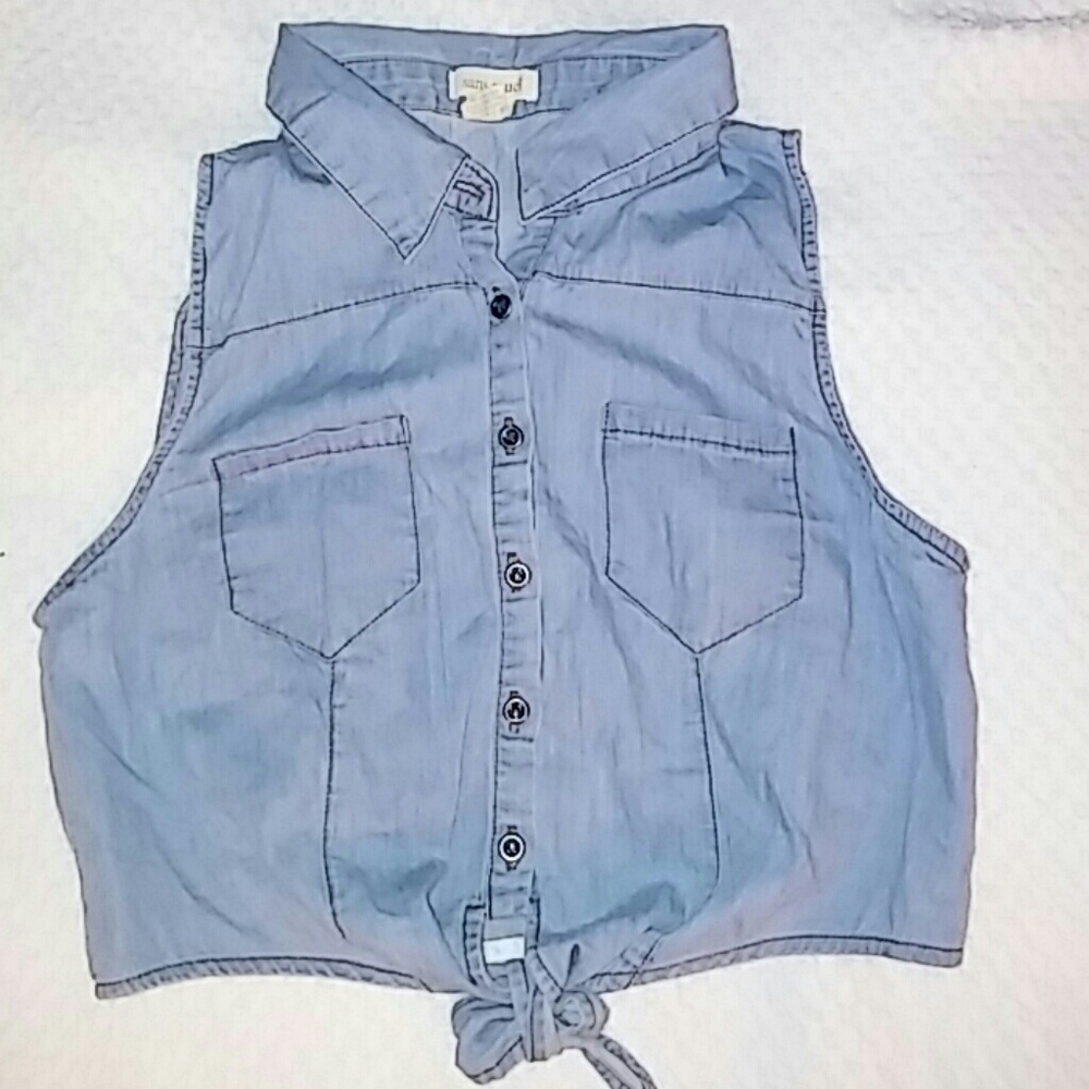 Cute little button down!