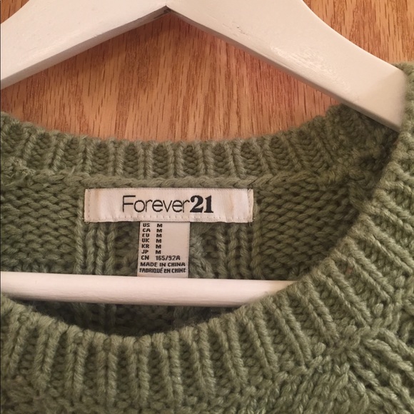 Soft and cozy Forever 21 sweater - Picture 2 of 4