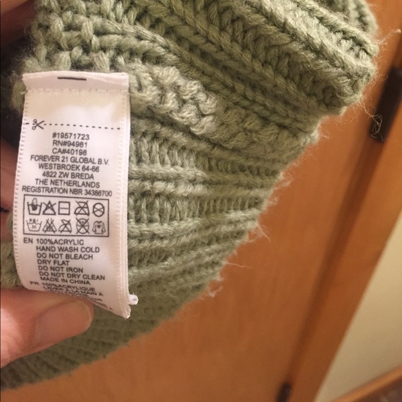 Soft and cozy Forever 21 sweater - Picture 3 of 4