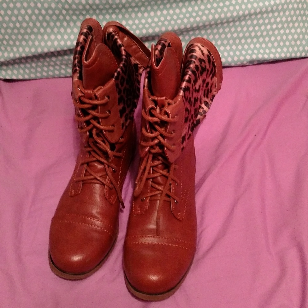 Combat boots