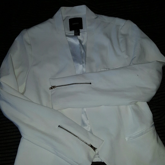 Blazer - Picture 2 of 2