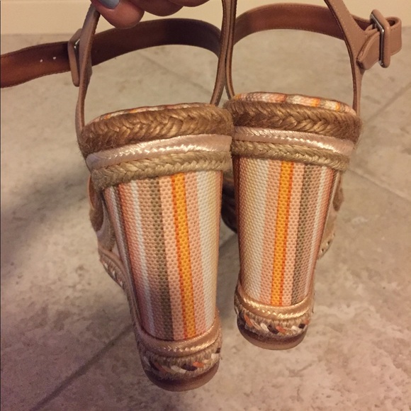 SOLD in bundle. Valentino leather/striped wedge - Picture 4 of 8