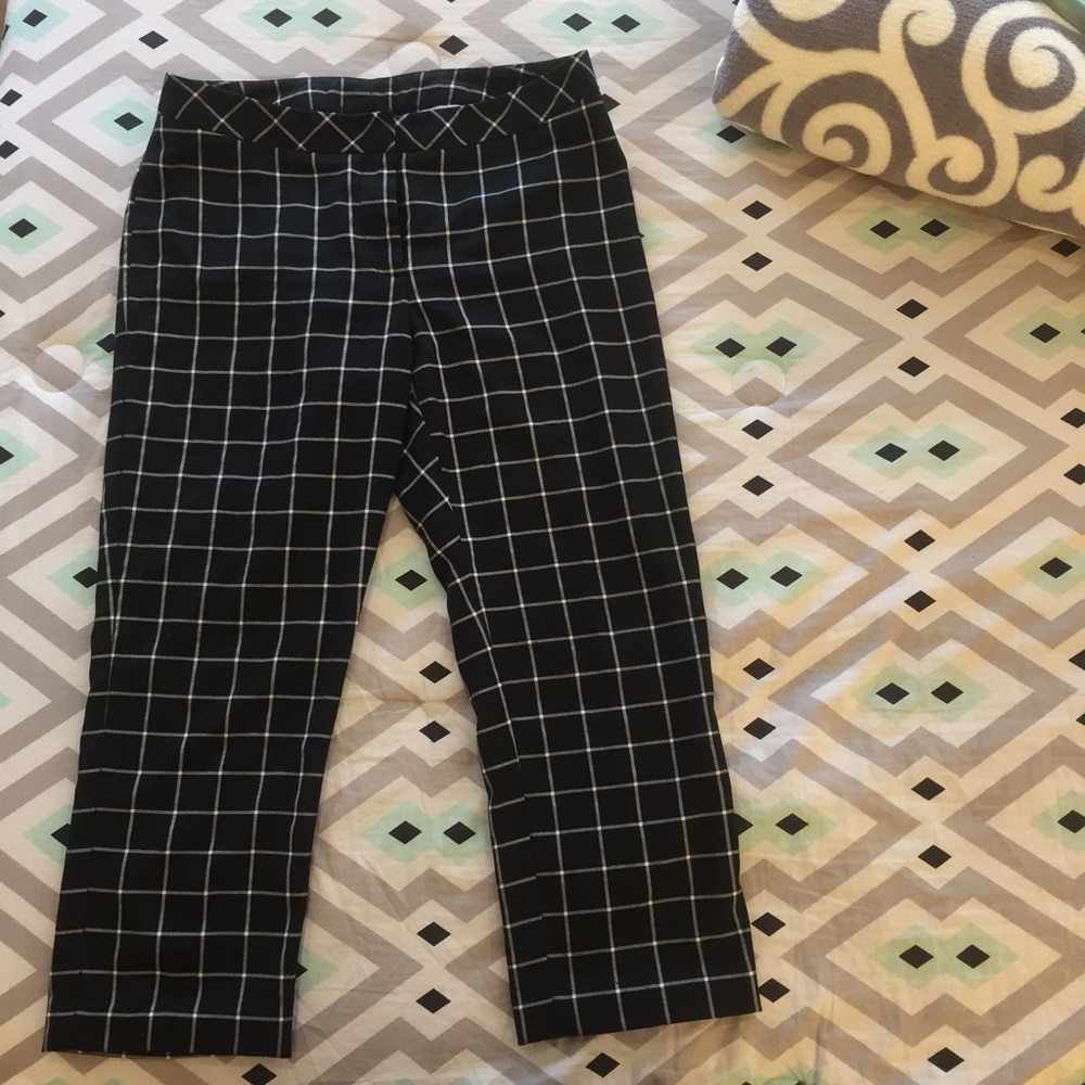 Worthington black and white plaid Capri pants
