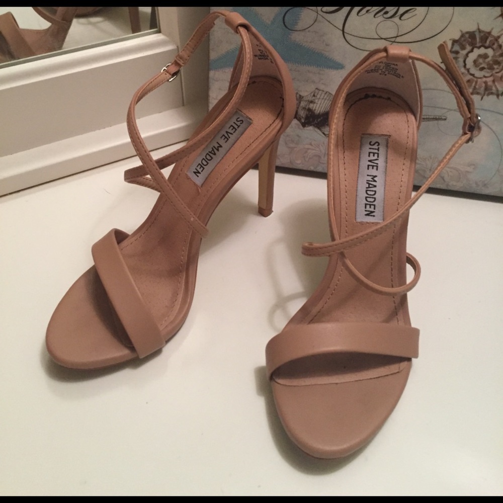 Steve Madden Nude heels