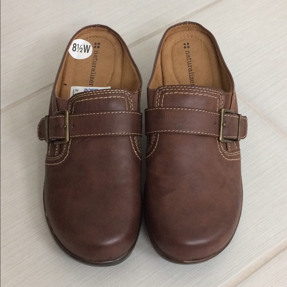 Naturalizer clogs NWOB, Brown size 8 1/2W