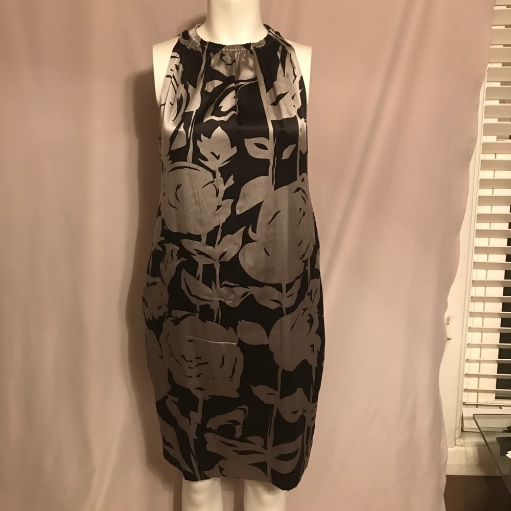 Sleeveless shift dress