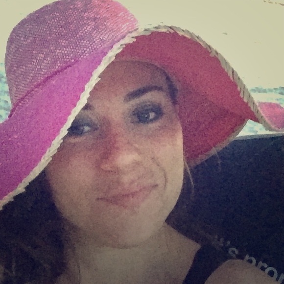 Meet your Posher, Heather - Picture 2 of 4