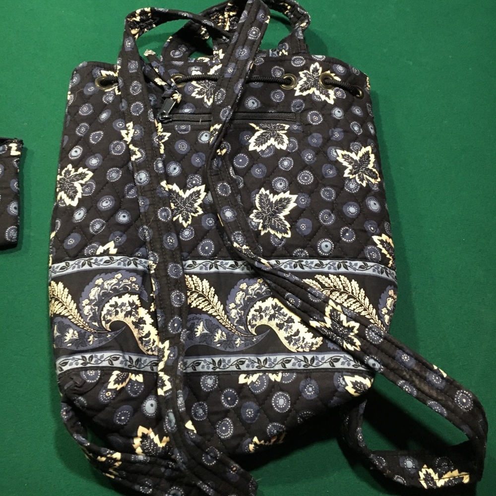 Back pack - Picture 2 of 3