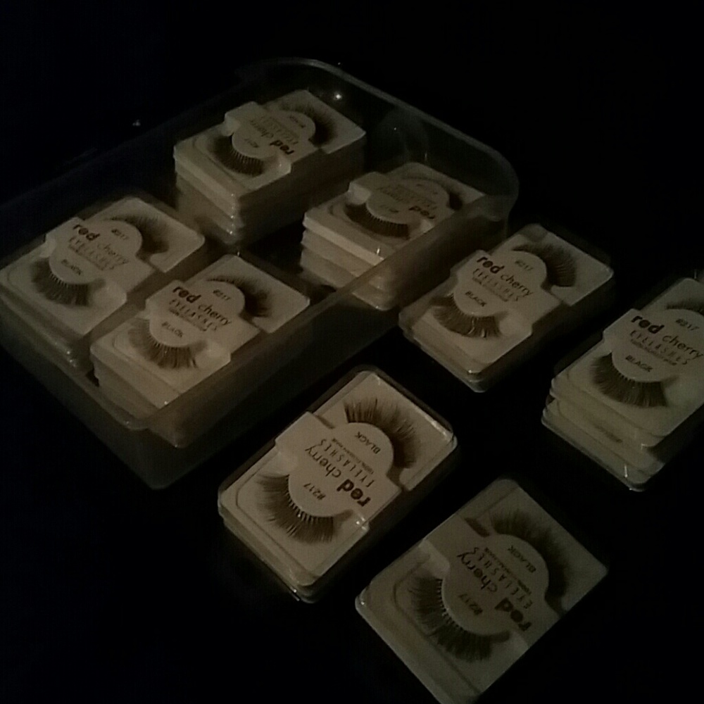 22 pcs of eye lashes SOLD