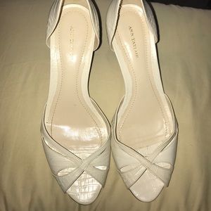 anne taylor classic pretty great condition