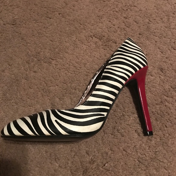 Zebra Rampage Pumps - Picture 2 of 2