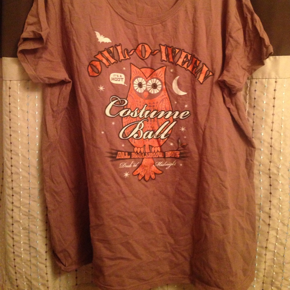 Halloween tee with glitter owl