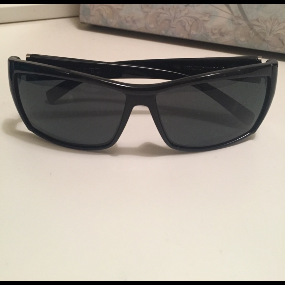 Electric black sunglasses