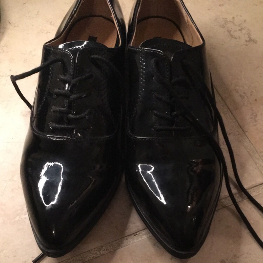 Patent black pointy oxfords