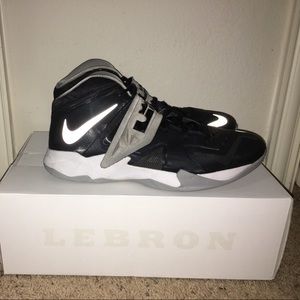 Nike LeBron Zoom Soldier VII