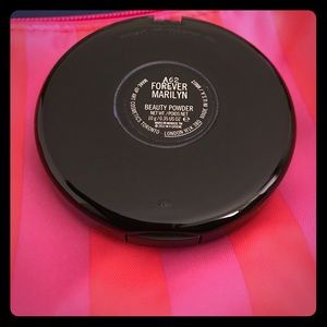 New in Box Mac Marilyn Beauty Powder