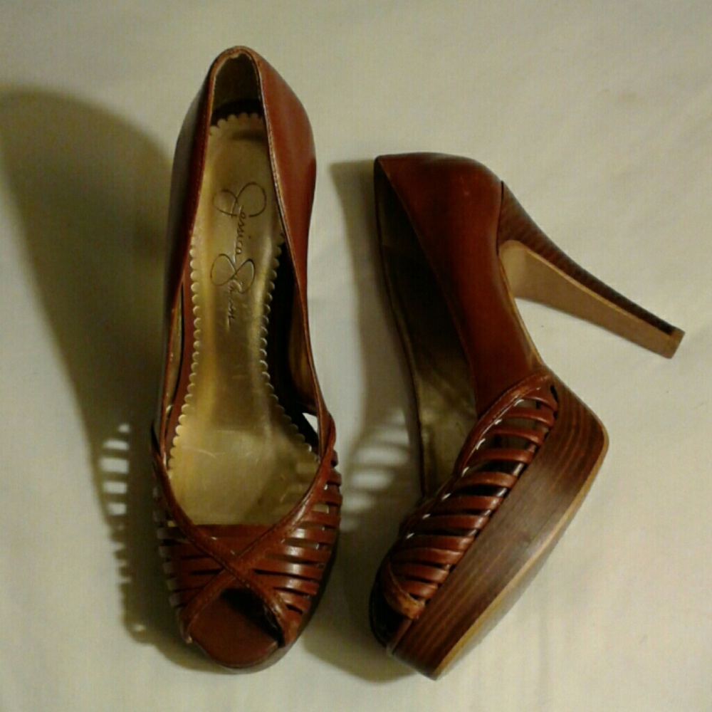 Strappy peep toe pumps