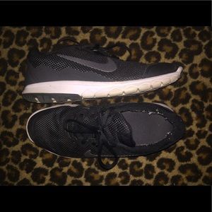 Nike Black Tennis Shoes