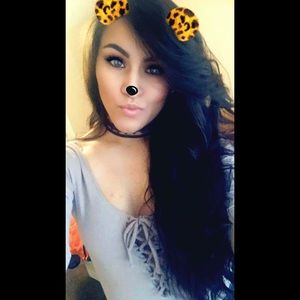 Meet your Posher, Dania