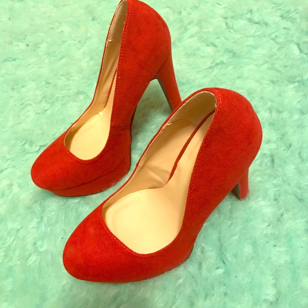 Heels - Picture 2 of 4