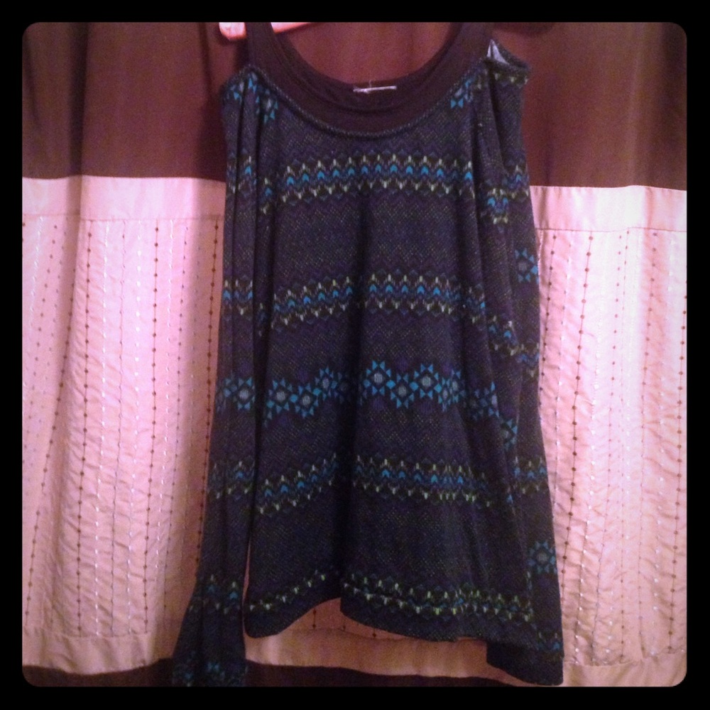 ⏰ DONATING 7/24/17 Bright aztec long sleeve top⏰