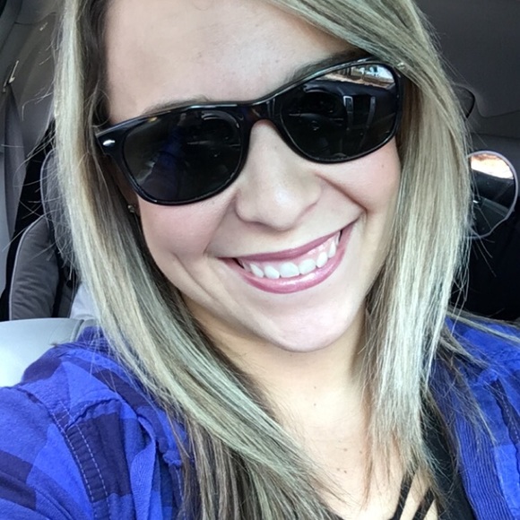 Meet your Posher, Carly - Picture 1 of 1