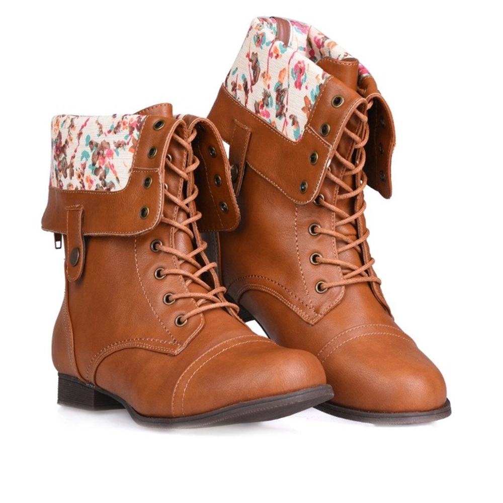 Combat boots