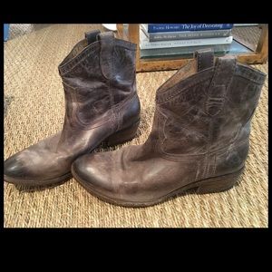 Frye Carson Booties!!❤