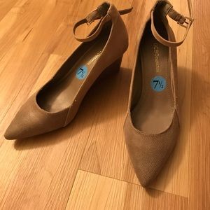 Tan wedge pointy heels