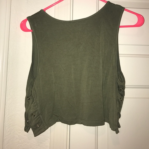 S Green forever21 crop top with cross cross sides - Picture 2 of 4