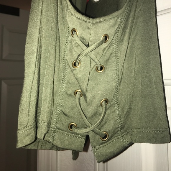 S Green forever21 crop top with cross cross sides - Picture 3 of 4