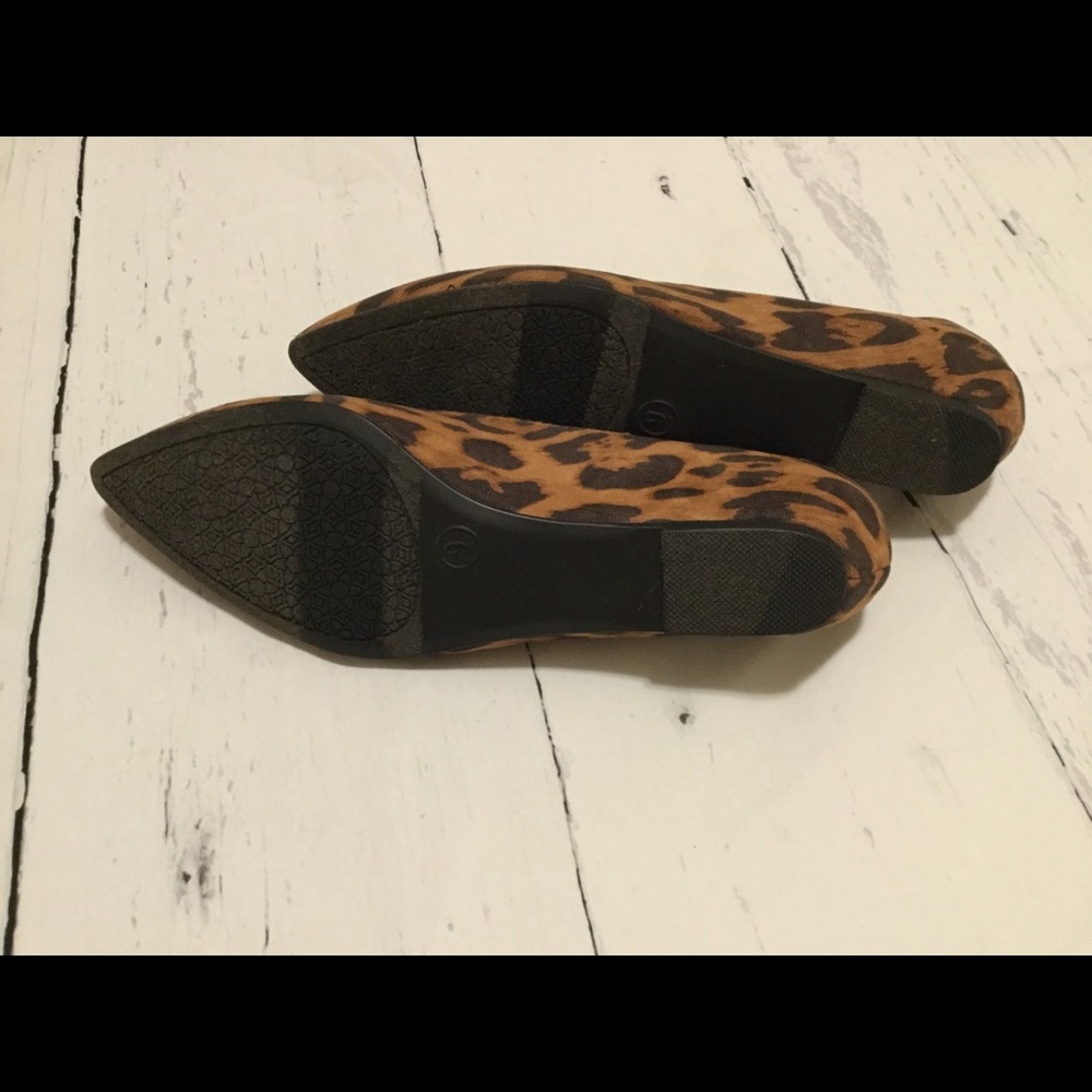 Leopard Pointed Toe Flats - Picture 5 of 6